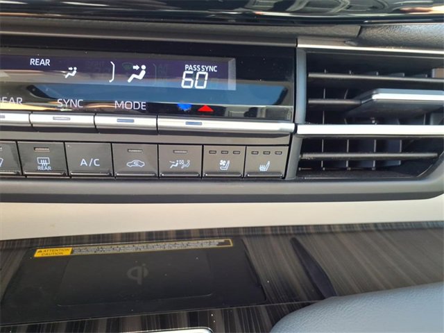 Used 2022 Toyota Sienna Limited image 15