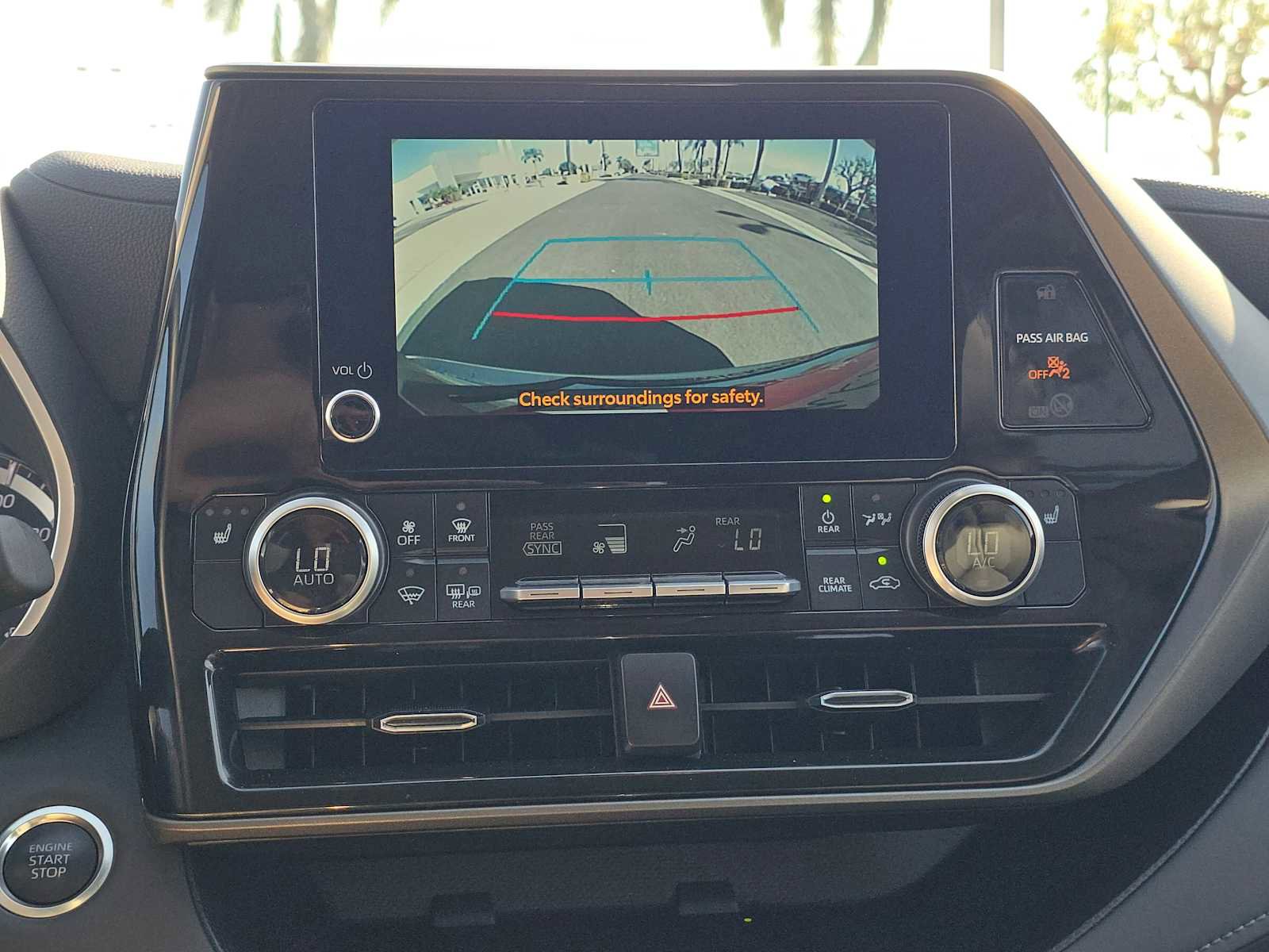 Used 2025 Toyota Highlander XLE image 29