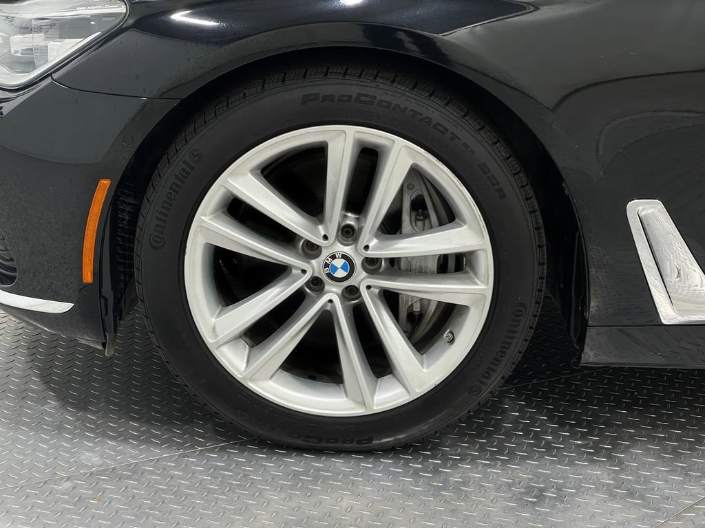 Used 2018 BMW 750i w/ Executive Package RWD image 37