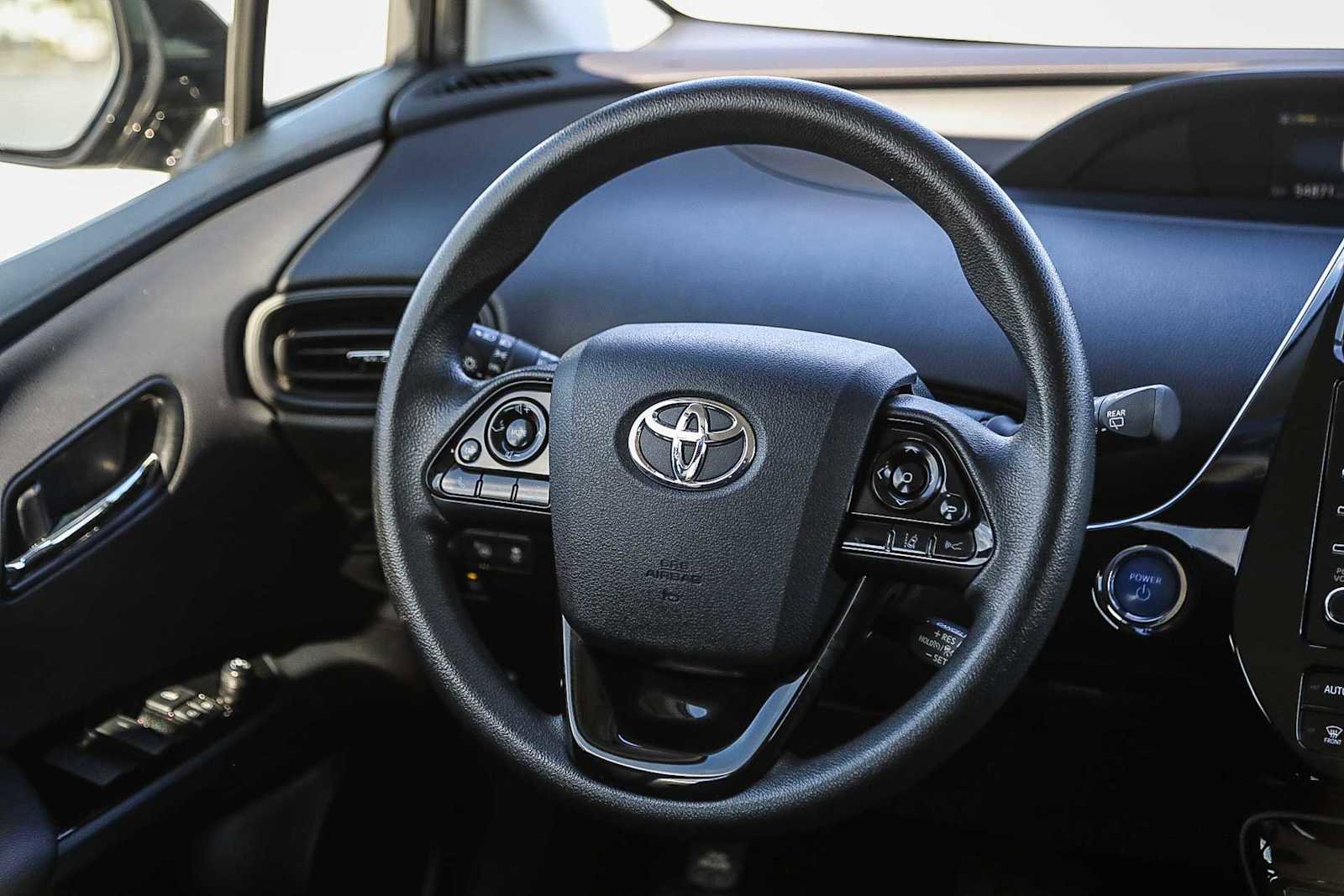 Used 2020 Toyota Prius LE image 15