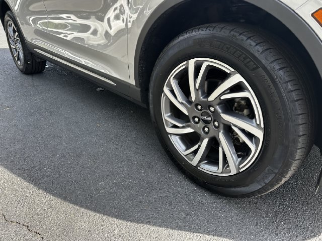 Certified 2023 Lincoln Corsair AWD w/ Equipment Group 101A image 11