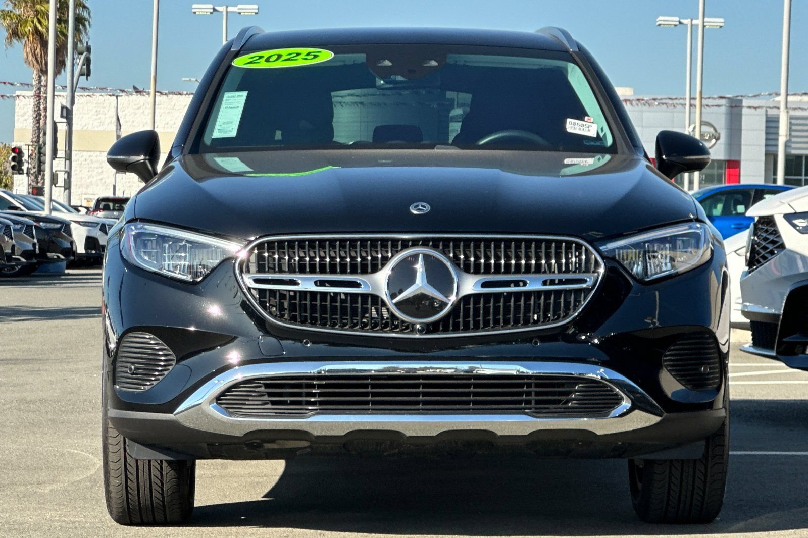Used 2025 Mercedes-Benz GLC 350e 4MATIC w/ Driver Assistance Package image 9