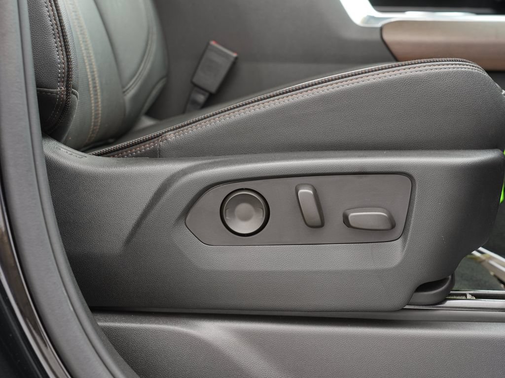 Used 2024 Chevrolet Silverado 3500 High Country w/ High Country Premium Package AWD/4WD image 31