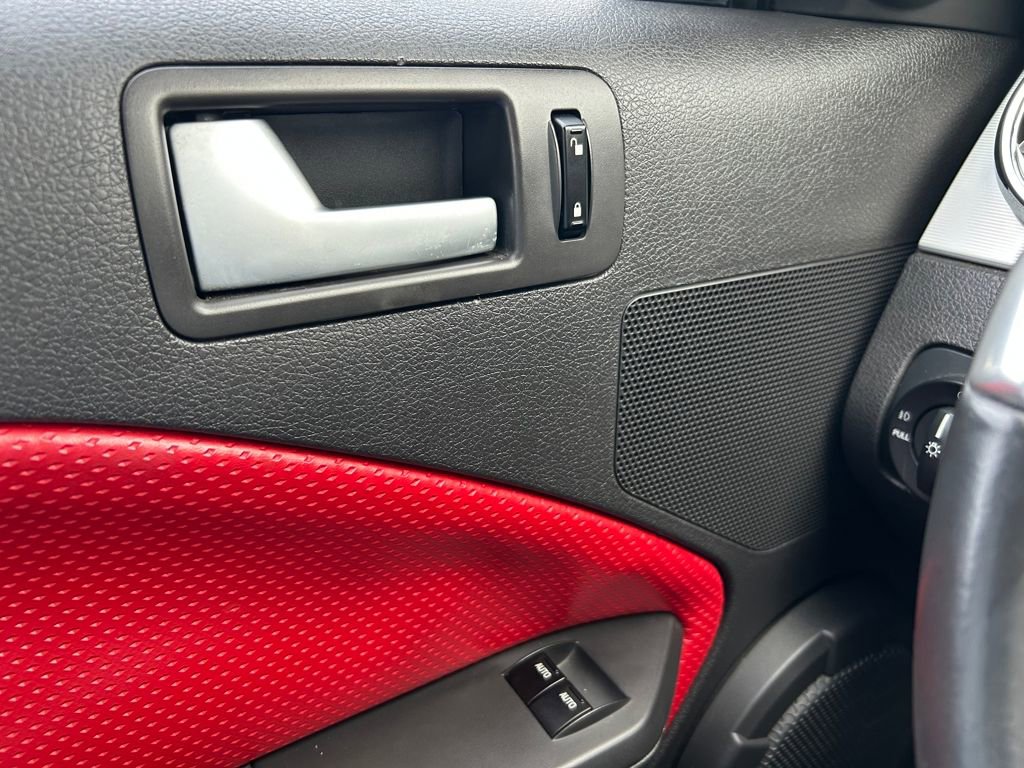 Used 2006 Ford Mustang GT Premium image 14