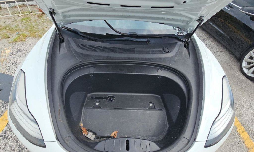 Used 2019 Tesla Model 3 Standard Range RWD image 2