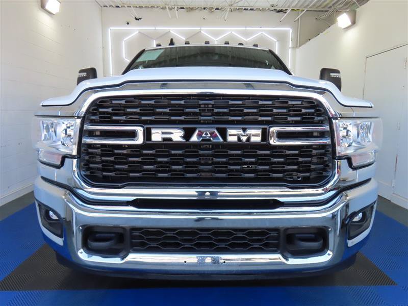 Used 2024 RAM 3500 Big Horn AWD/4WD image 2