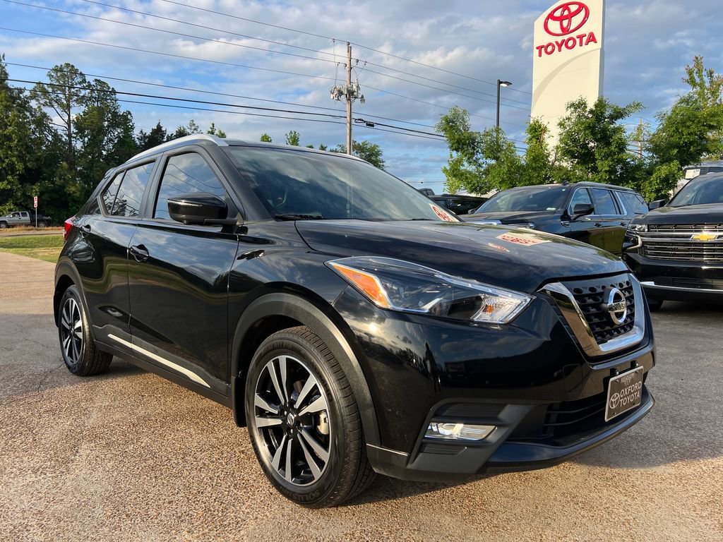 Used 2019 Nissan Kicks SR w/ SR Premium Package FWD image 1