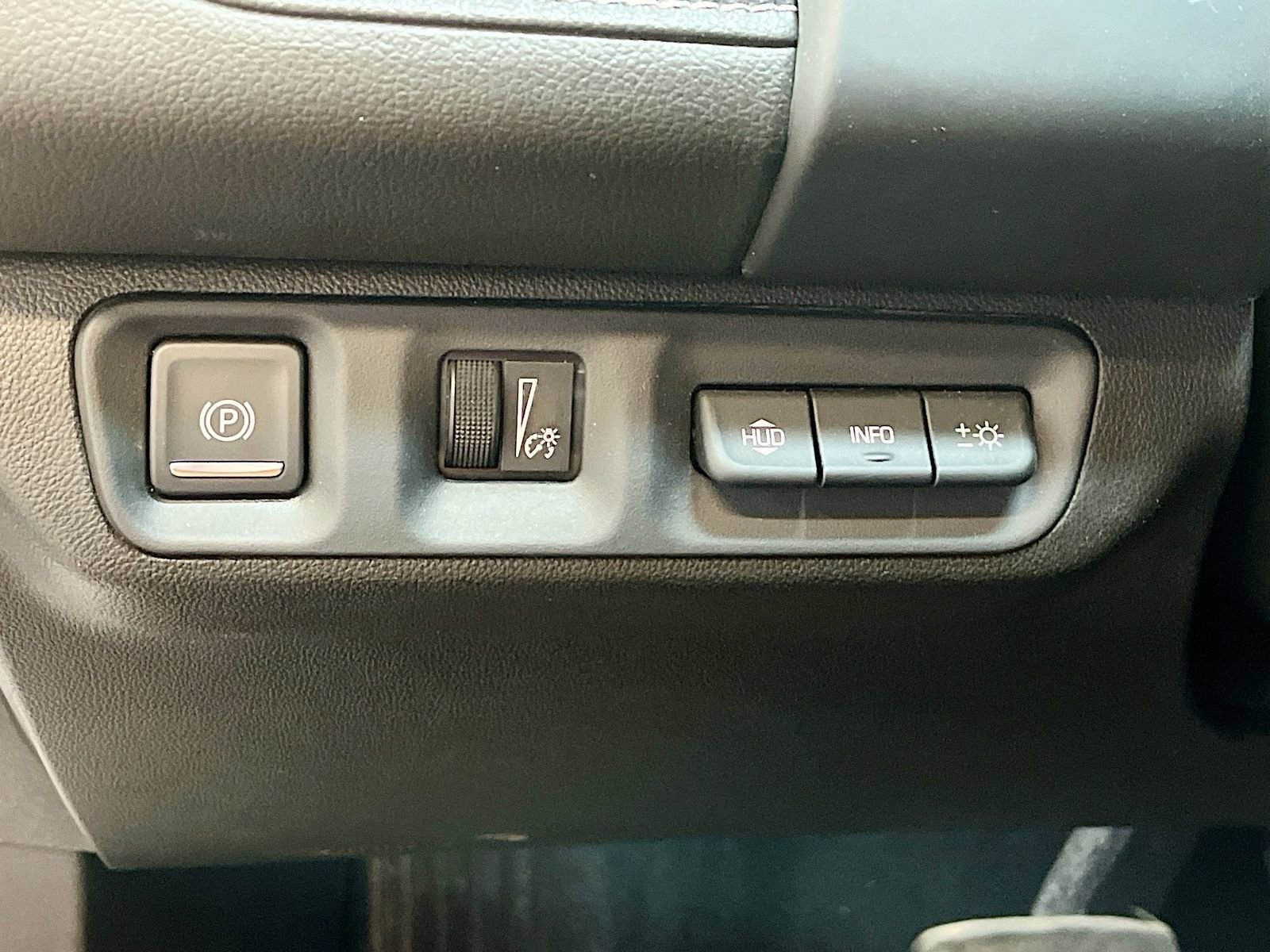 Used 2022 GMC Acadia SLT w/ Technology Package image 10