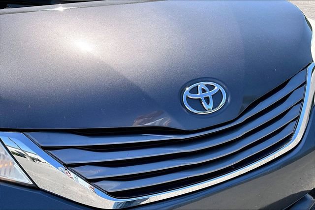 Used 2015 Toyota Sienna XLE w/ XLE Navigation Package image 28