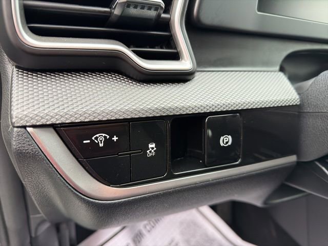 Used 2024 Kia Sportage LX image 11