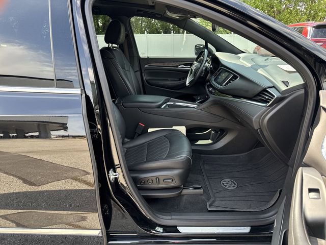 Used 2024 Buick Enclave Avenir w/ Avenir Technology Package image 29