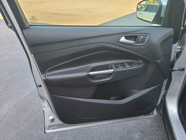Used 2017 Ford Escape SE w/ SE Cold Weather Package AWD/4WD image 9