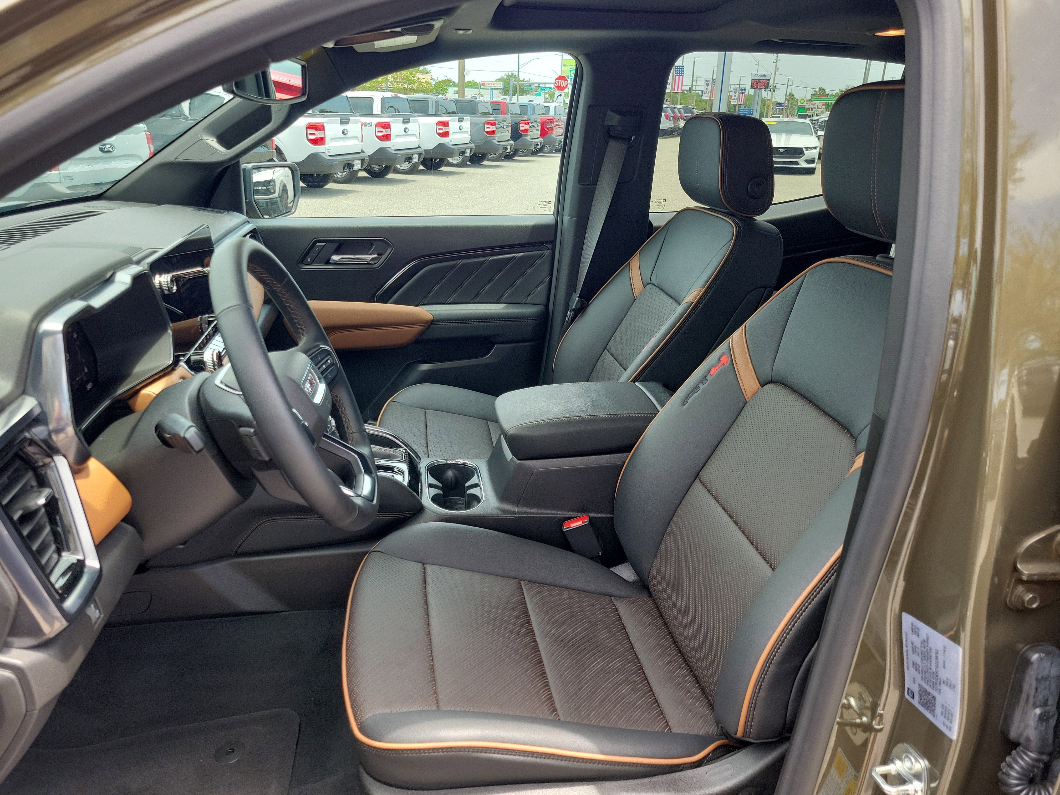 Used 2025 GMC Canyon AT4 w/ Technology Plus Package AWD/4WD image 19