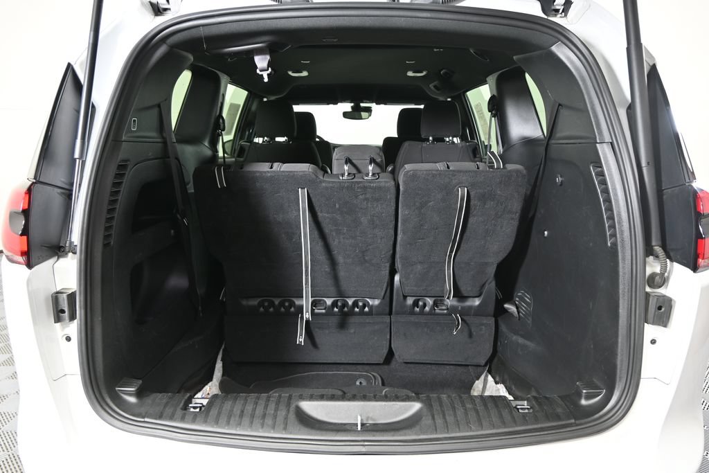 Used 2024 Chrysler Pacifica Touring FWD image 17