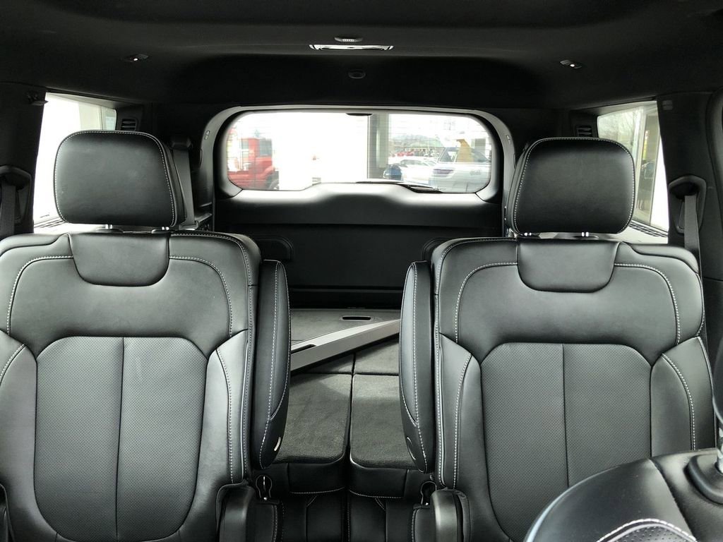 Used 2023 Jeep Grand Cherokee L Overland w/ Advanced Protech Group III AWD/4WD image 21