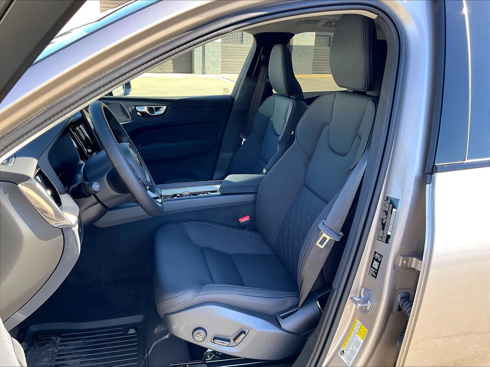 New 2027 Volvo XC60 B5 Plus AWD/4WD image 11