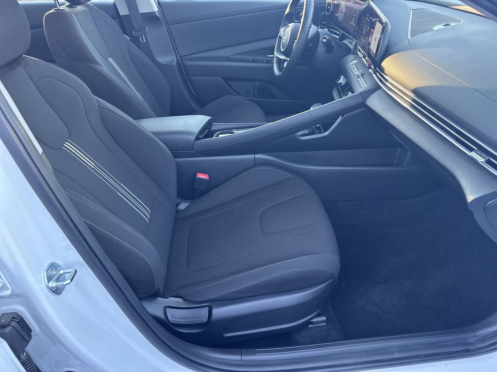 New 2025 Hyundai Elantra SEL w/ Cargo Package FWD image 14