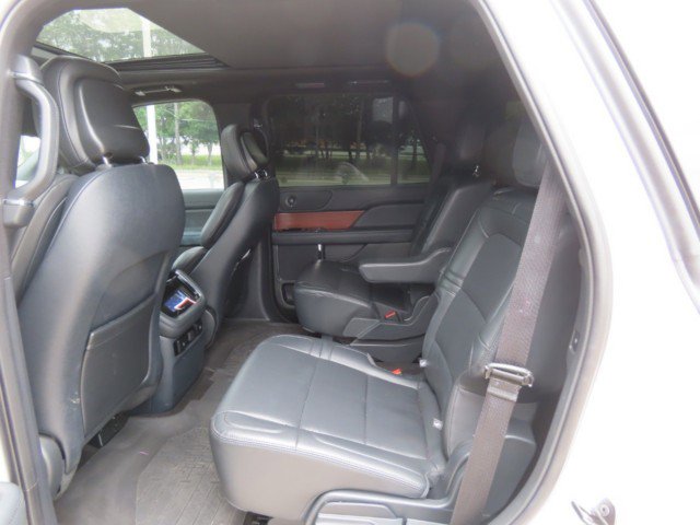 Certified 2024 Lincoln Navigator Premiere AWD/4WD image 19
