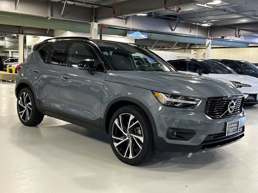 Used 2022 Volvo XC40 T5 R-Design w/ Advanced Package AWD/4WD image 1