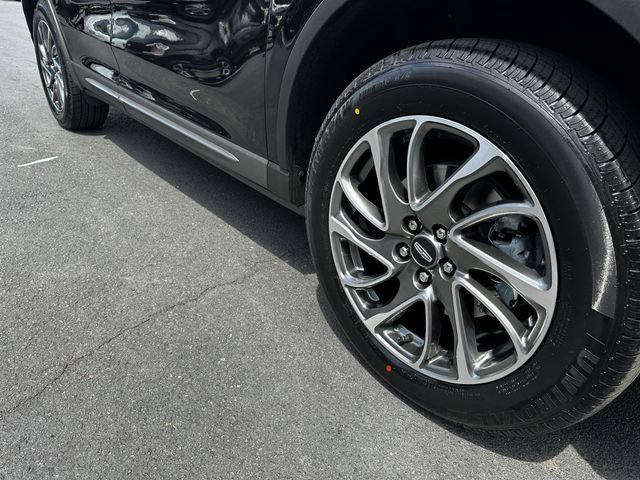 Certified 2022 Lincoln Corsair AWD w/ Equipment Group 101A image 11