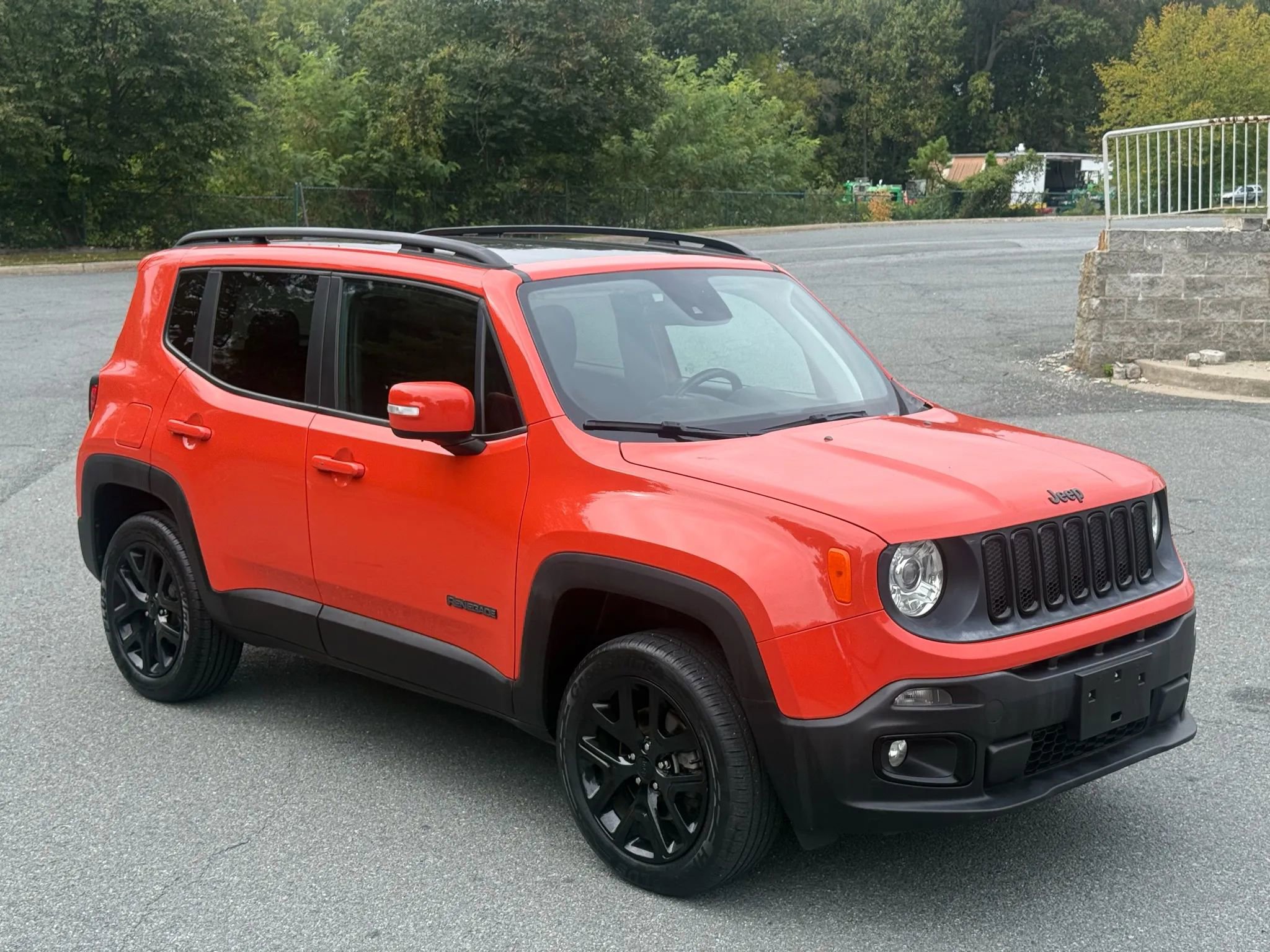 Used 2018 Jeep Renegade Altitude w/ UConnect 8.4 Nav Group image 1