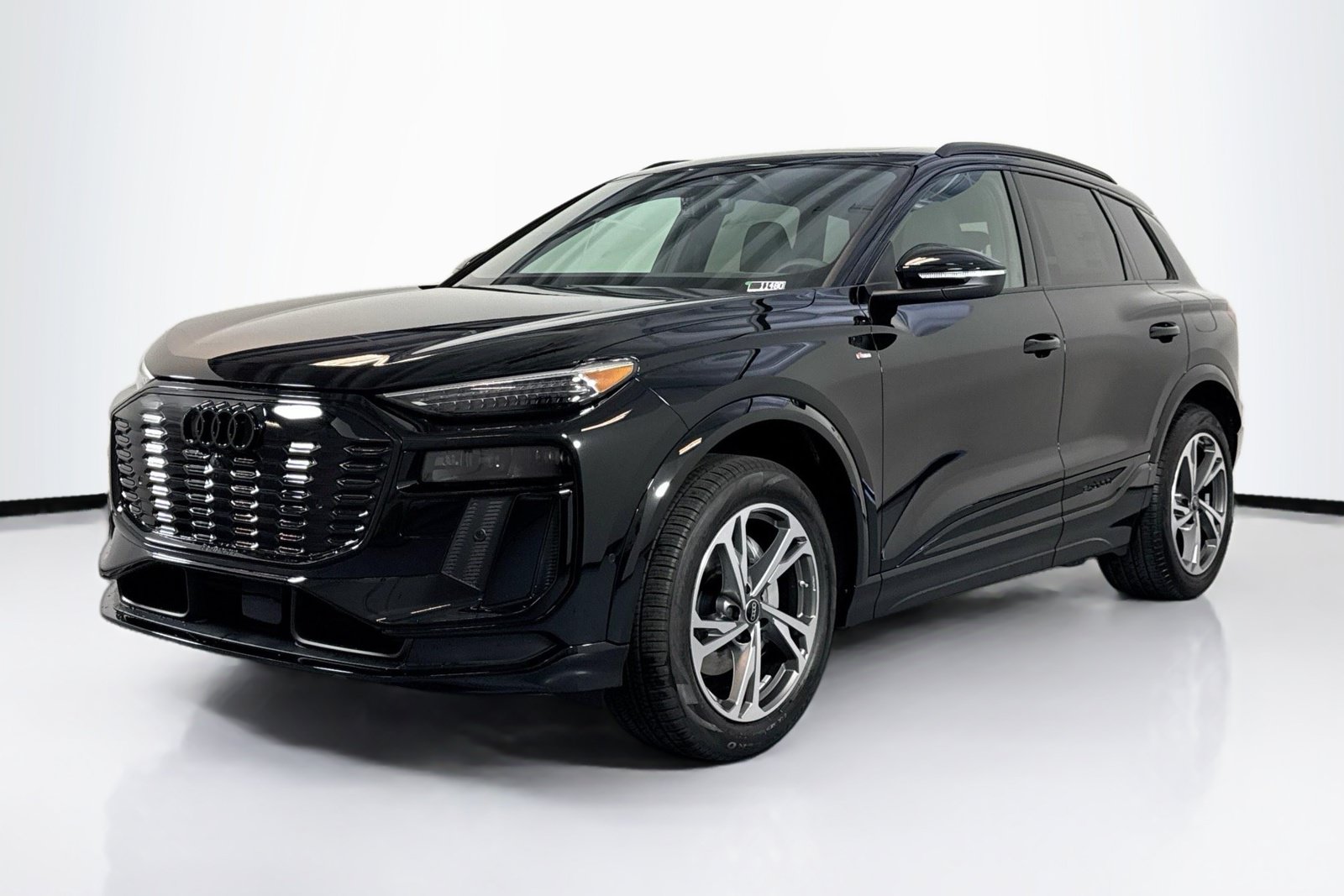 New 2027 Audi Q6 e-tron Premium Plus AWD/4WD image 1