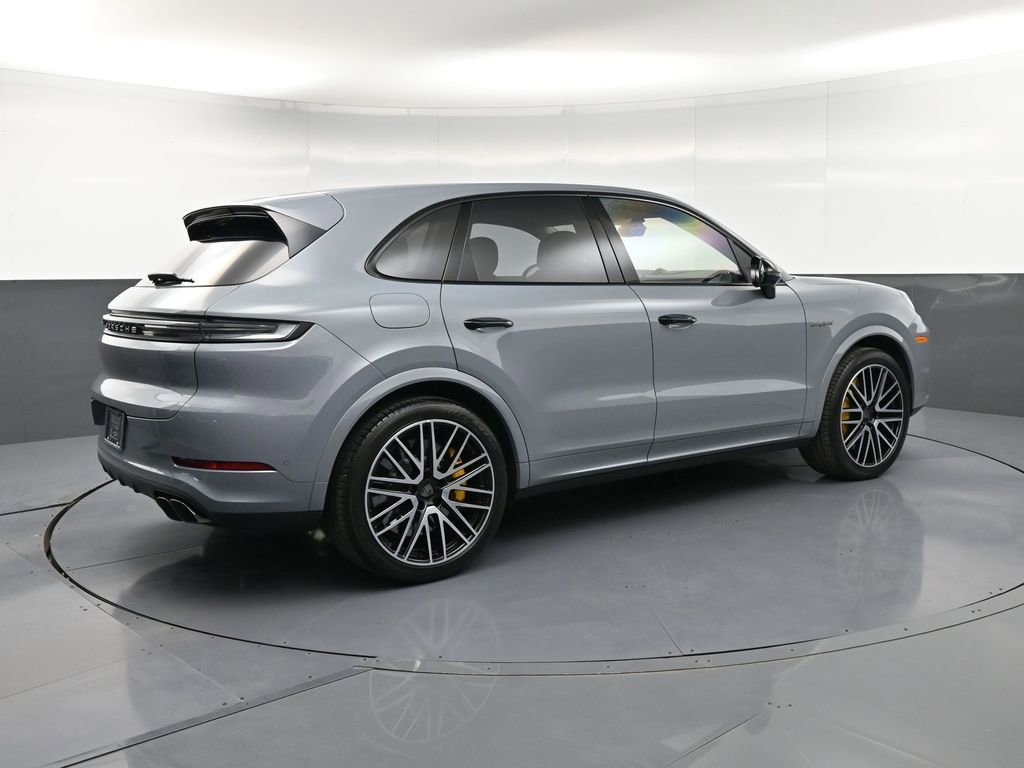Certified 2025 Porsche Cayenne Turbo AWD/4WD image 7