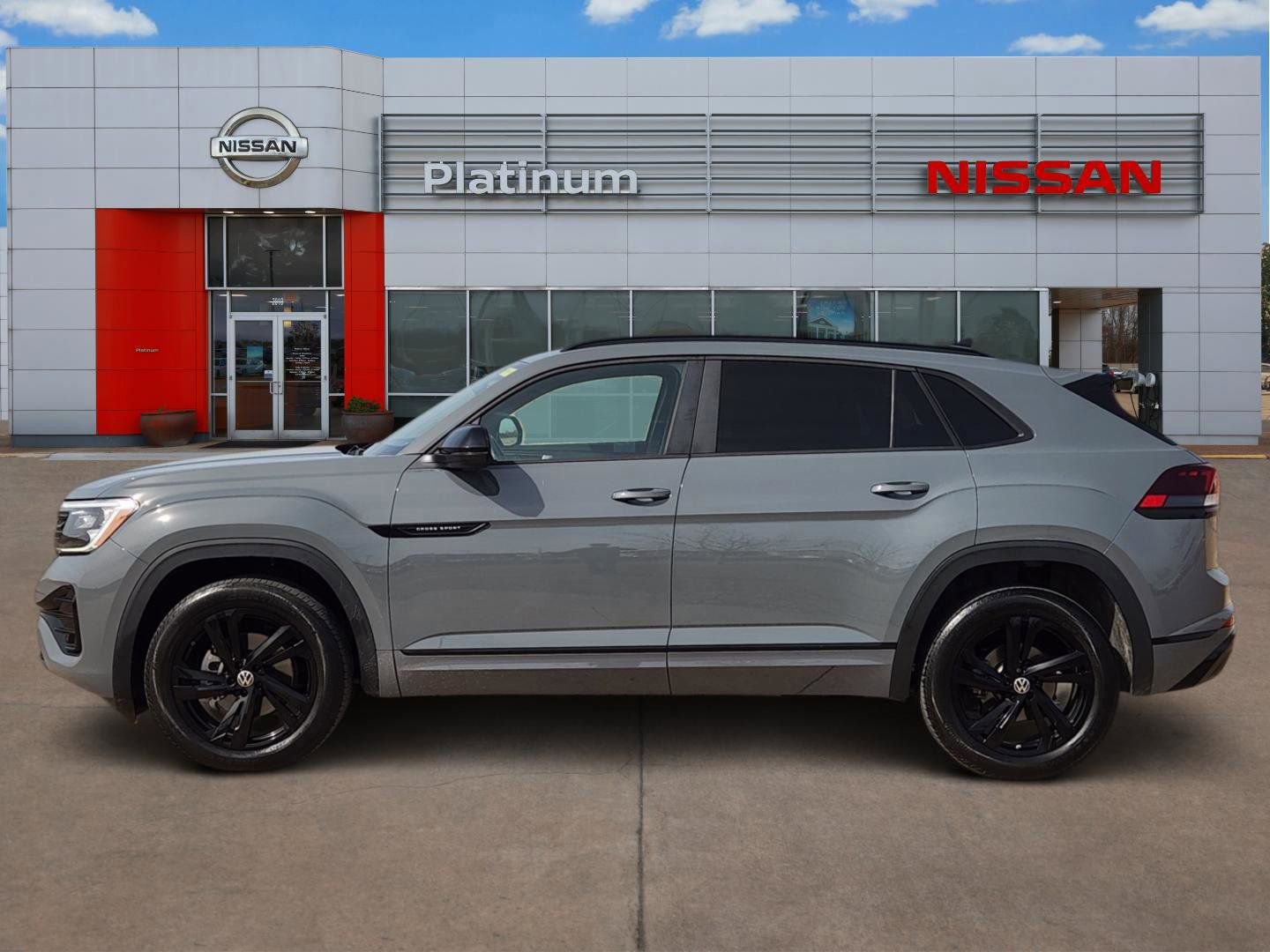 Used 2025 Volkswagen Atlas Cross Sport SEL R-Line image 3