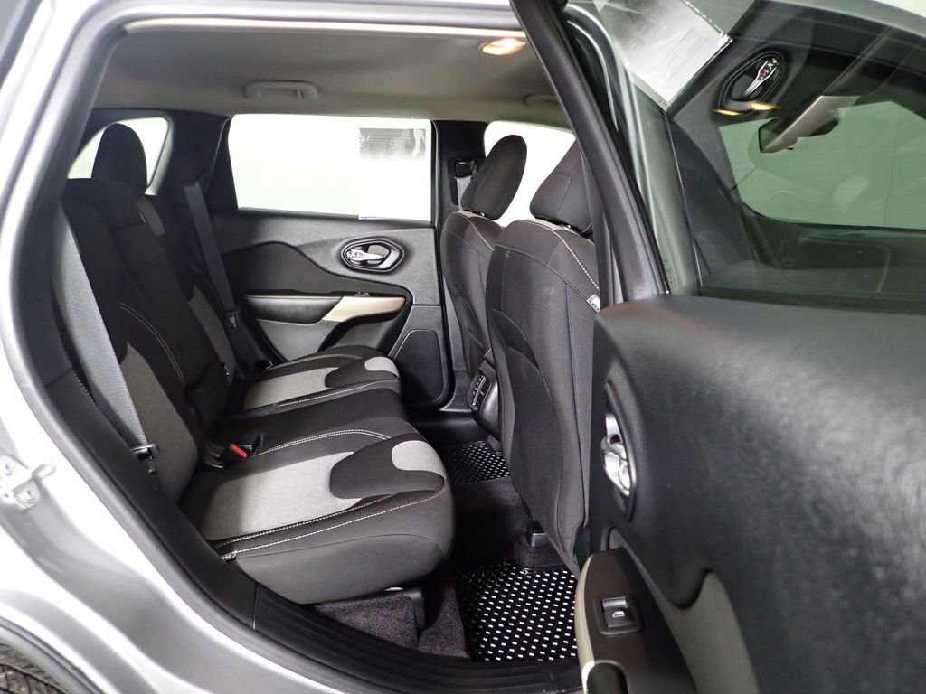 Used 2017 Jeep Cherokee Sport w/ Cold Weather Group image 38