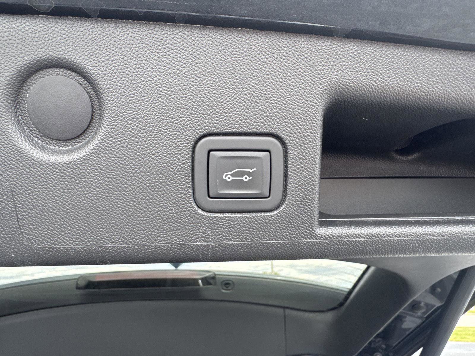 Used 2023 Chevrolet Equinox LT FWD image 13