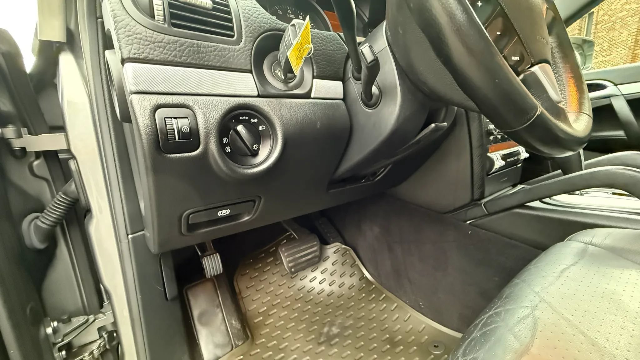 Used 2010 Porsche Cayenne AWD/4WD image 18