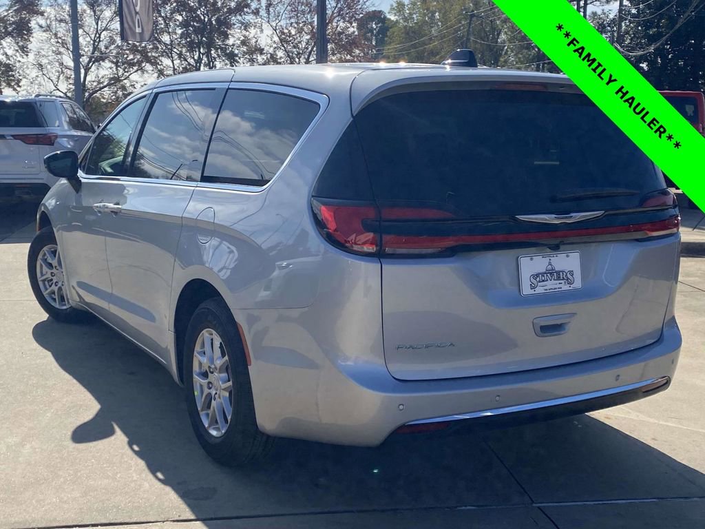 New 2026 Chrysler Pacifica Select image 4