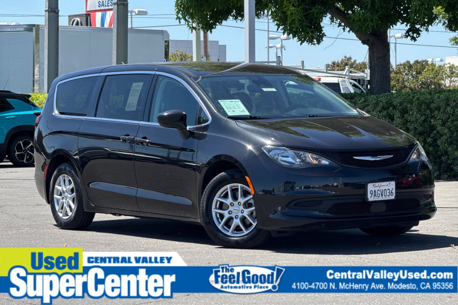 Certified 2022 Chrysler Voyager LX FWD image 1