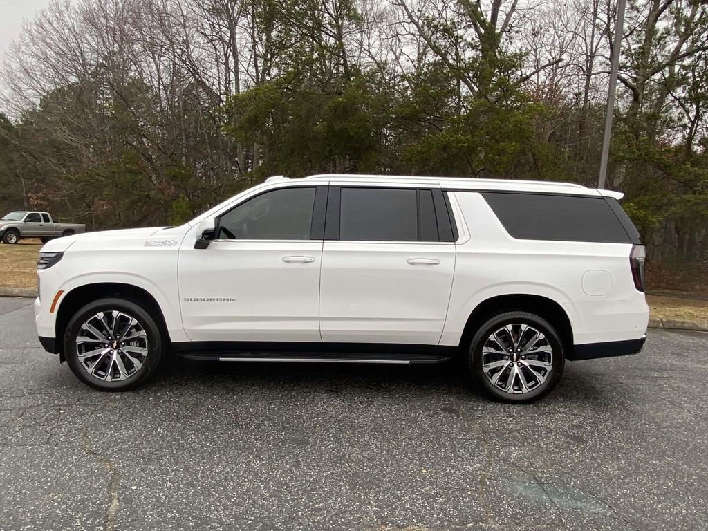 Used 2025 Chevrolet Suburban High Country AWD/4WD image 2