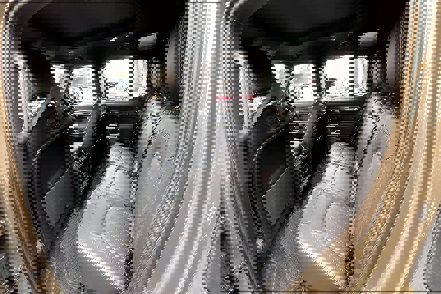 Used 2022 Land Rover Defender 110 SE image 28