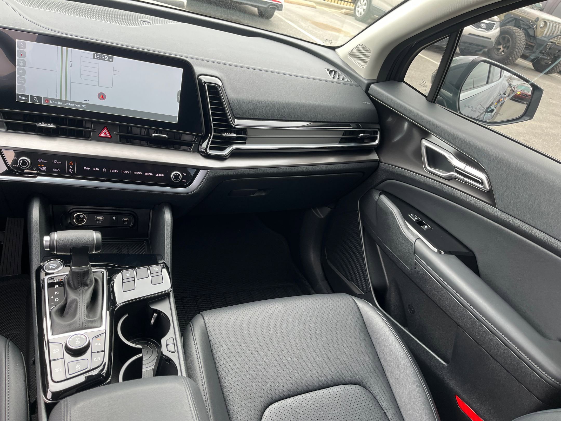 Used 2025 Kia Sportage EX image 12