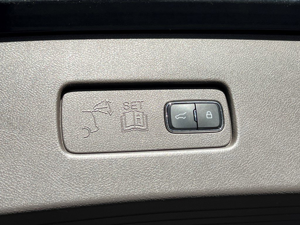 Used 2021 Lincoln Aviator Reserve w/ Equipment Group 202A image 19