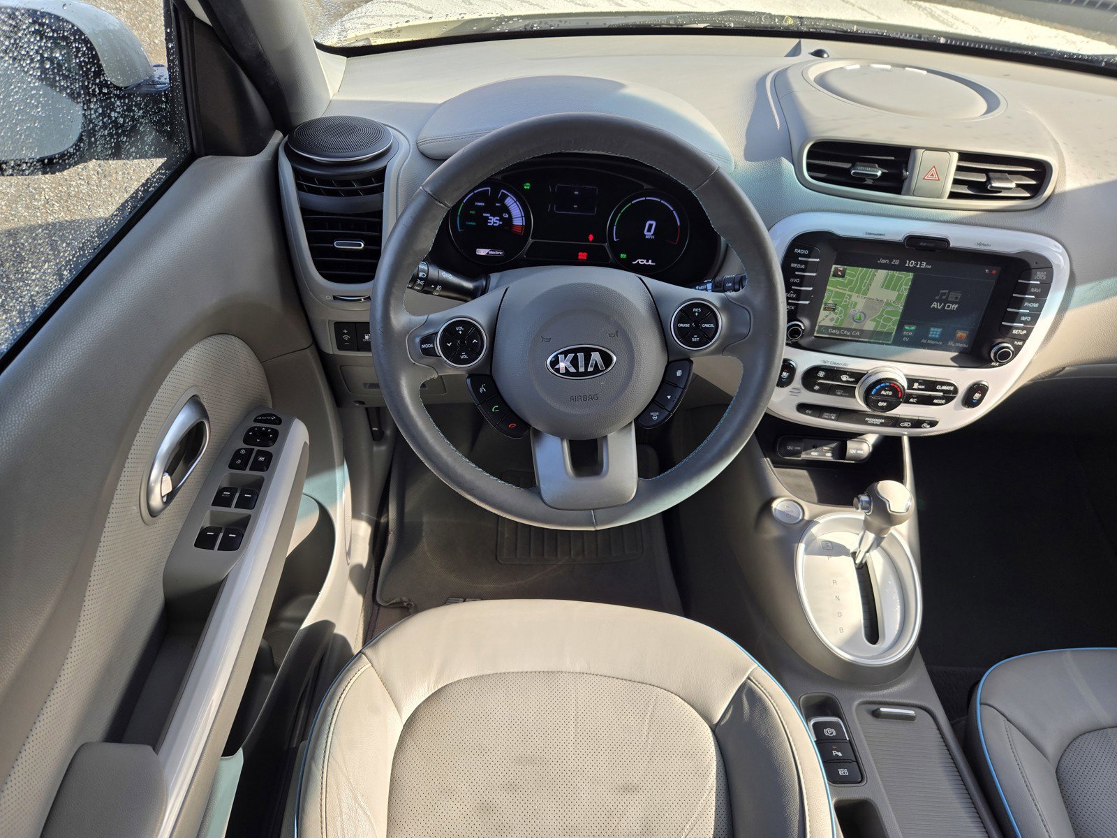 Used 2017 Kia Soul EV + w/ Sun & Fun Package image 13