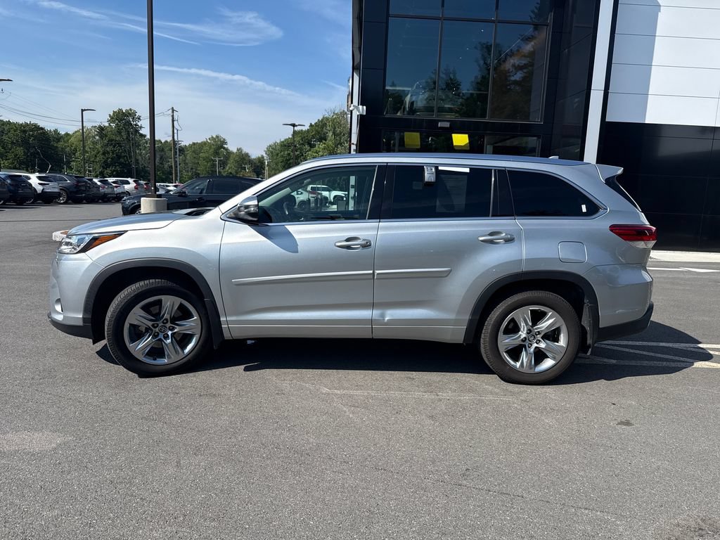 Used 2018 Toyota Highlander Limited AWD/4WD image 2
