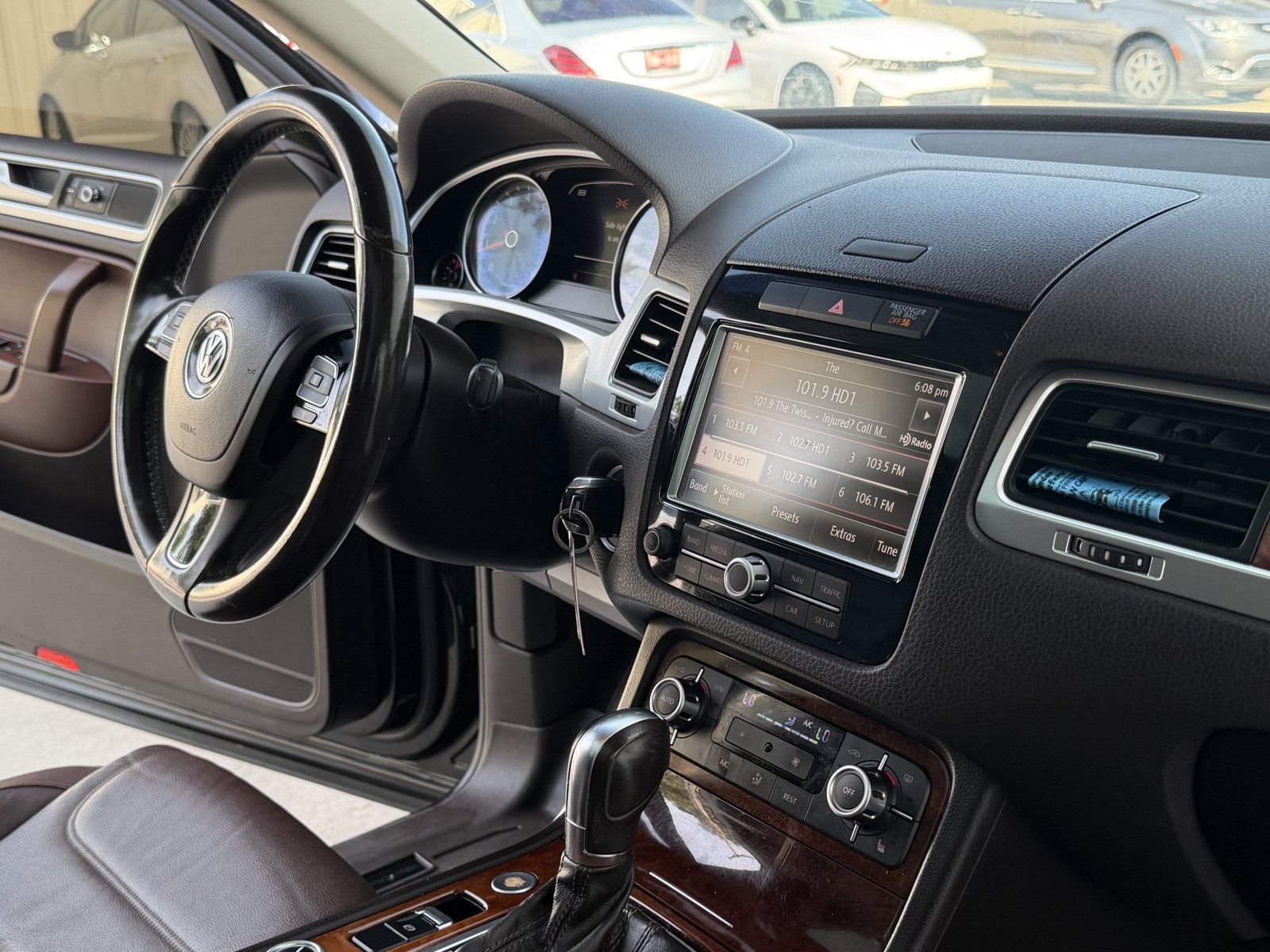 Used 2014 Volkswagen Touareg VR6 AWD/4WD image 37