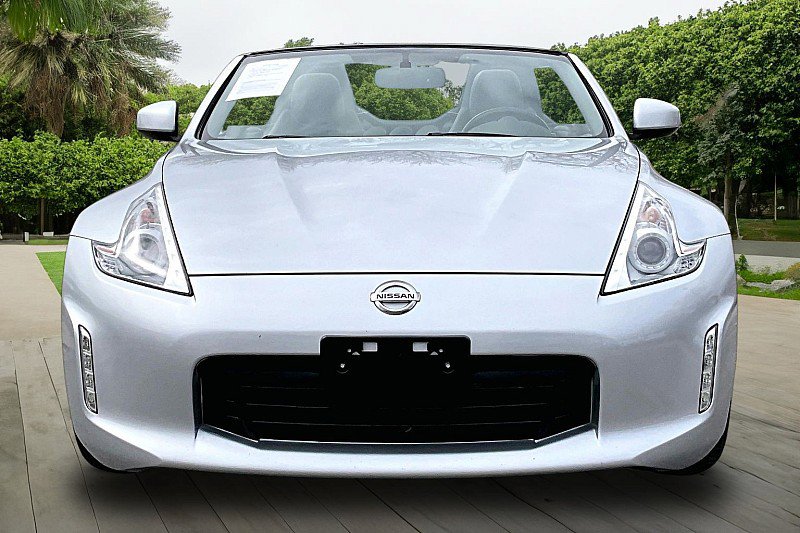 Used 2017 Nissan 370Z Touring image 3