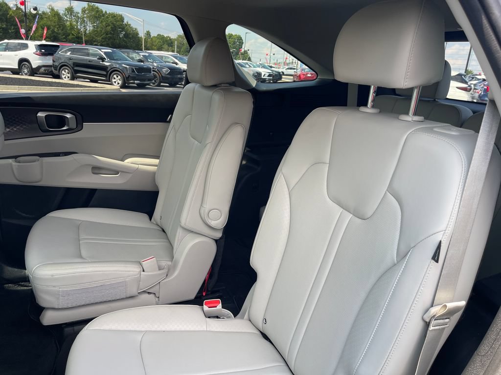 Used 2025 Kia Sorento EX w/ Panoramic Sunroof Package FWD image 14