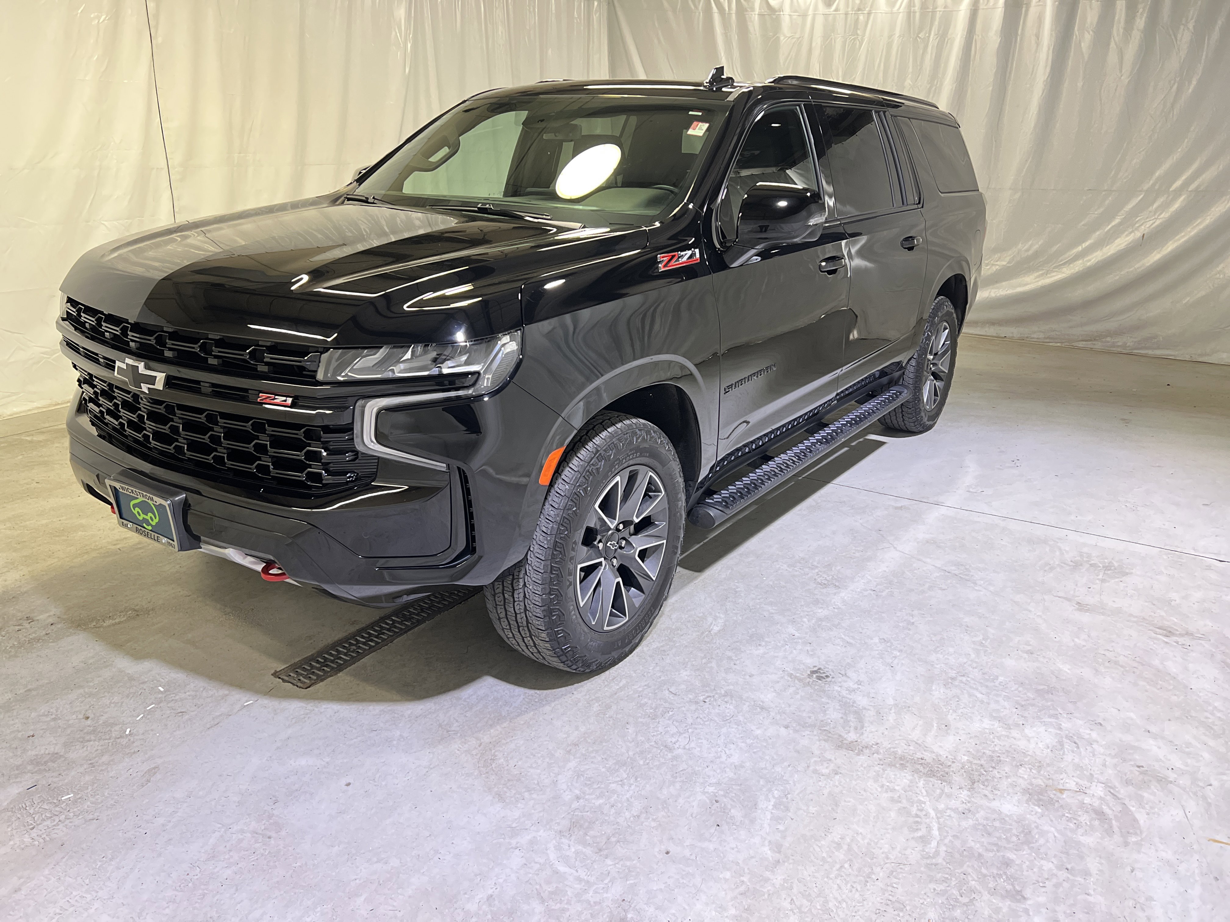 Certified 2023 Chevrolet Suburban Z71 w/ Luxury Package AWD/4WD image 6