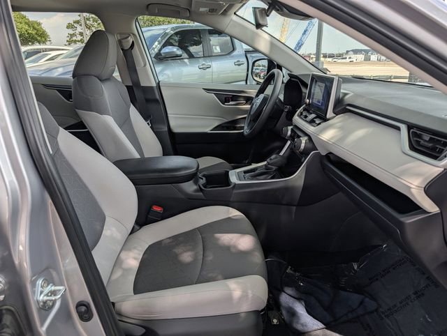 Used 2024 Toyota RAV4 XLE w/ Convenience Package FWD image 32
