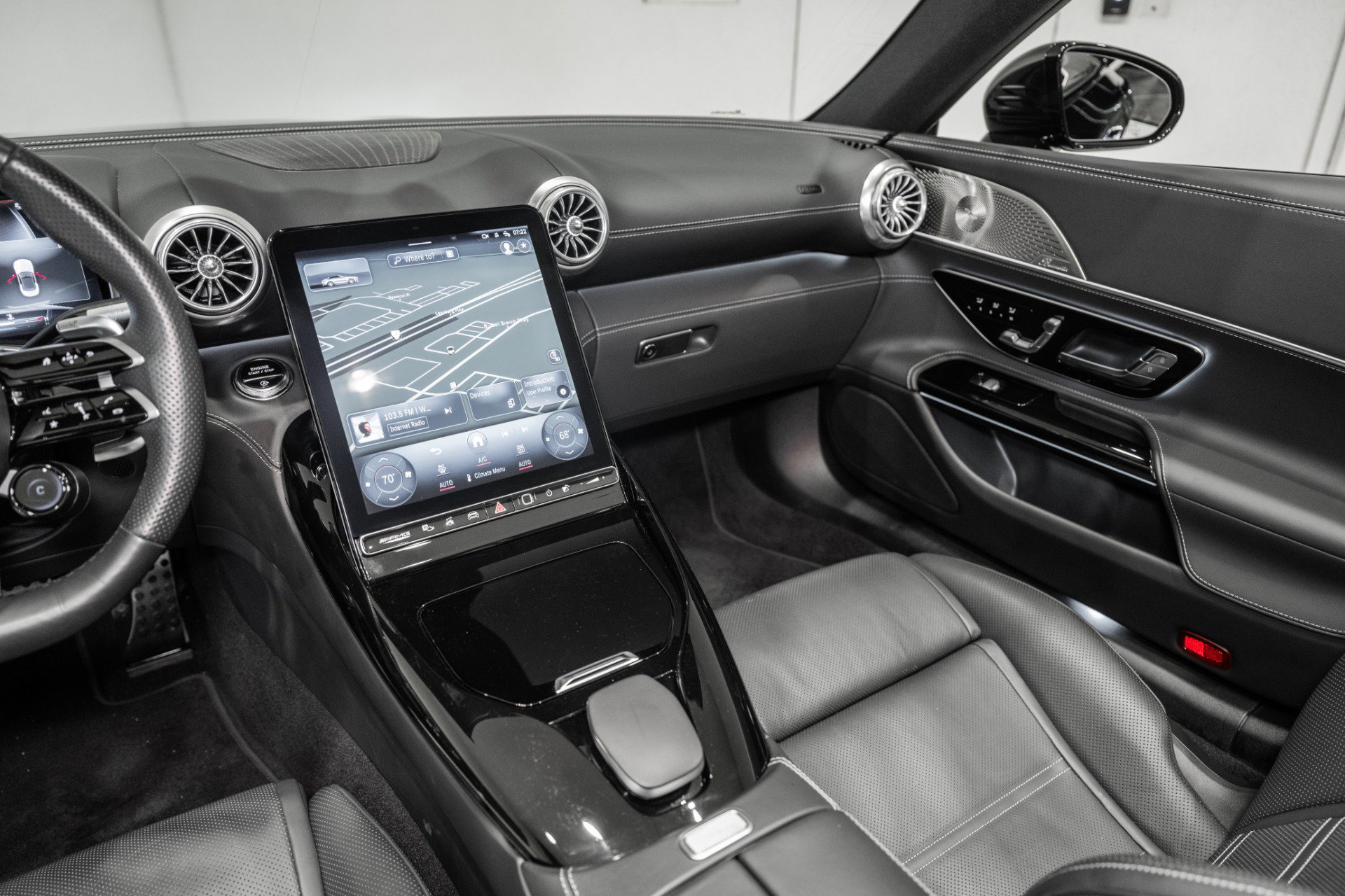 Used 2023 Mercedes-Benz SL 63 AMG 4MATIC image 28