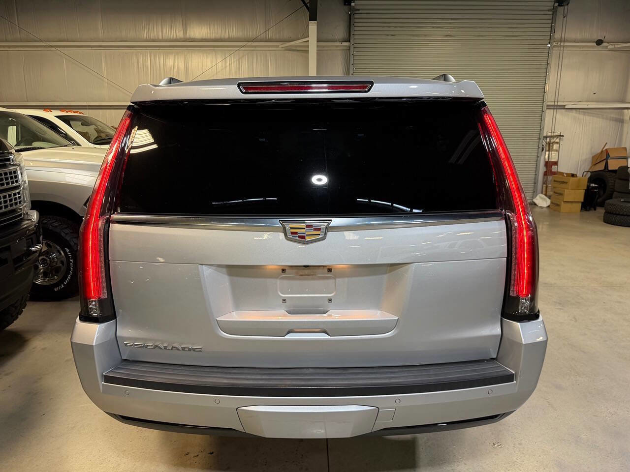 Used 2016 Cadillac Escalade ESV Platinum AWD/4WD image 12
