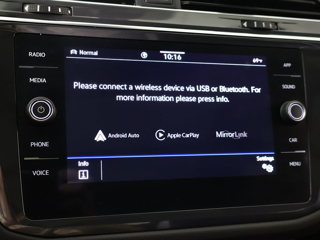 Certified 2023 Volkswagen Tiguan SE R-Line AWD/4WD image 48