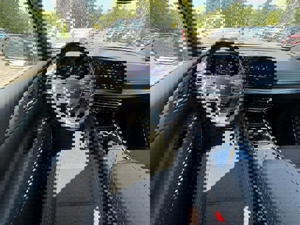 Used 2024 Chevrolet Traverse LT w/ Enhanced Driving Package image 83