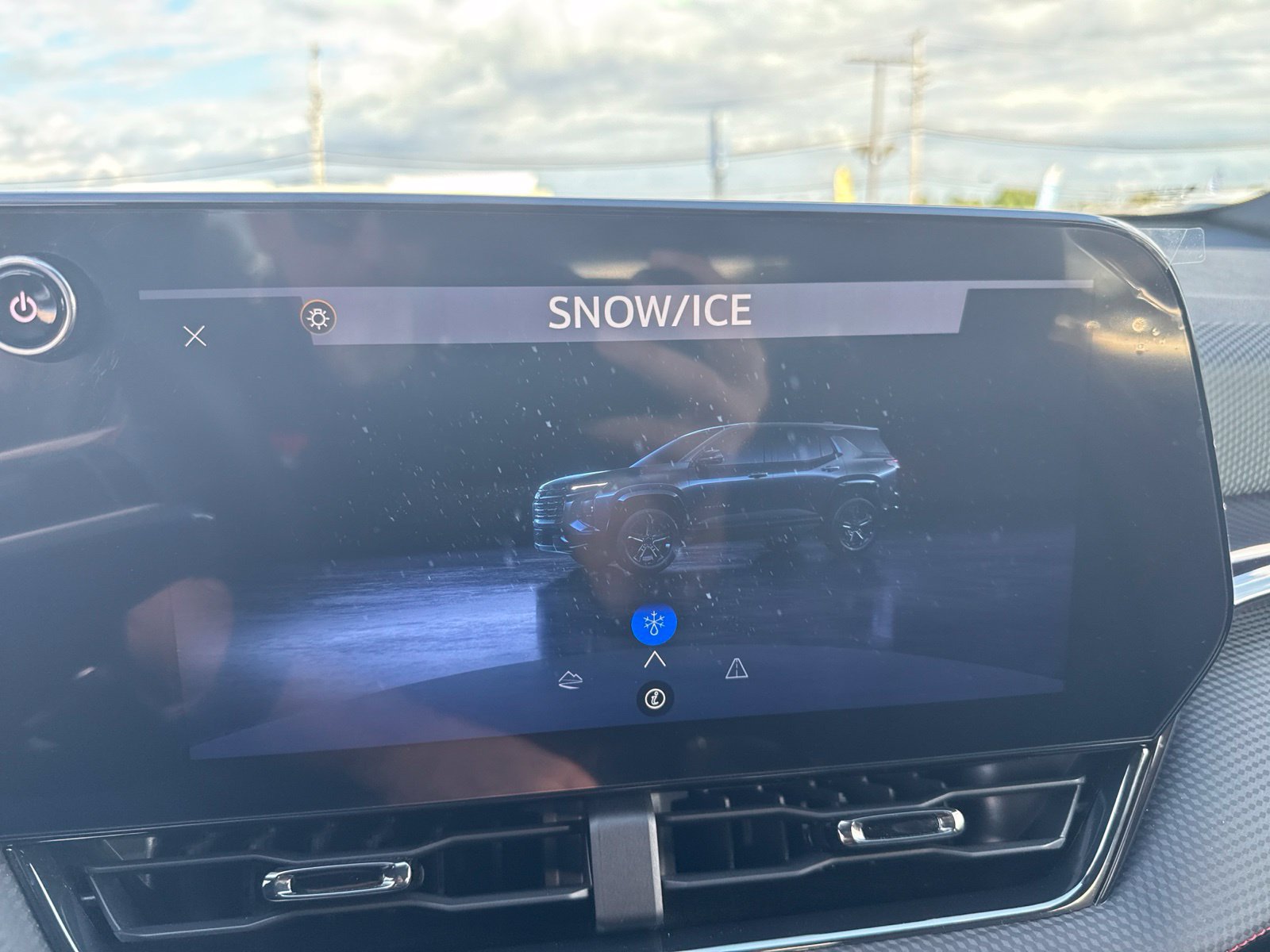 Used 2025 Chevrolet Equinox RS w/ Safety and Technology Package AWD/4WD image 19