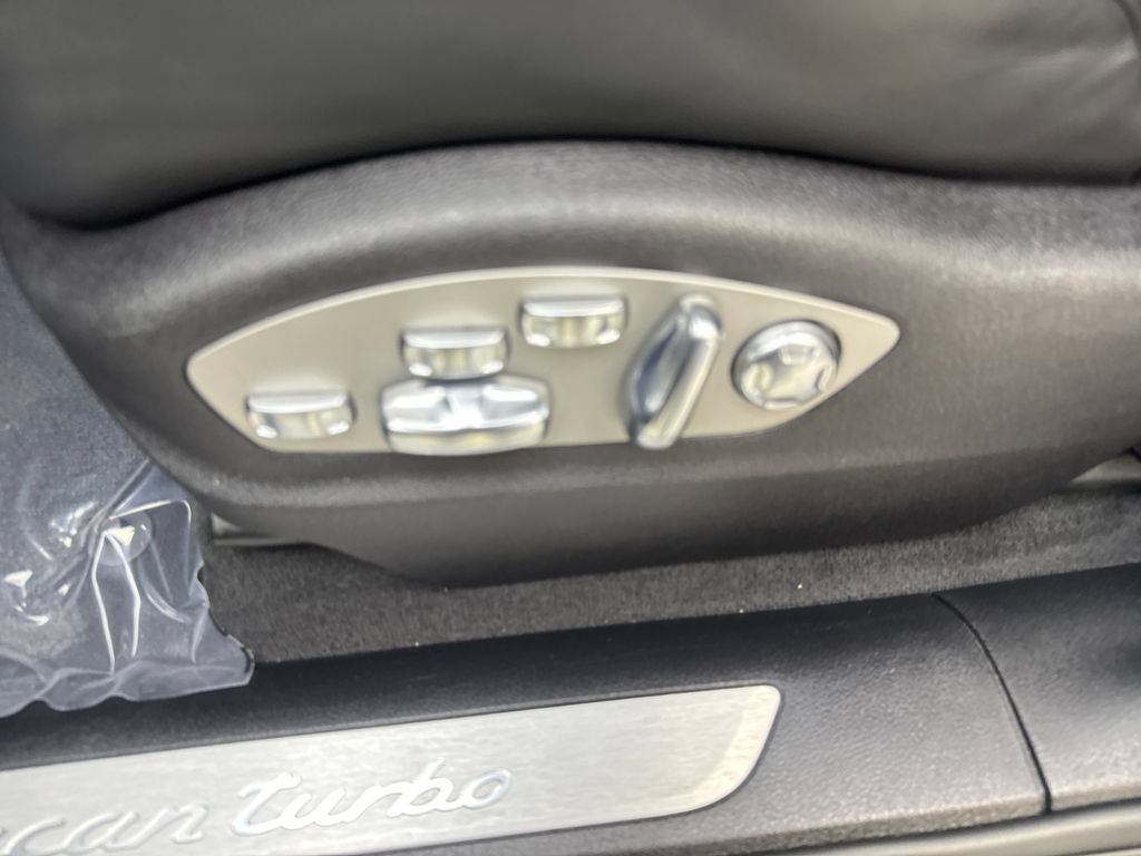 Used 2020 Porsche Macan Turbo AWD/4WD image 28